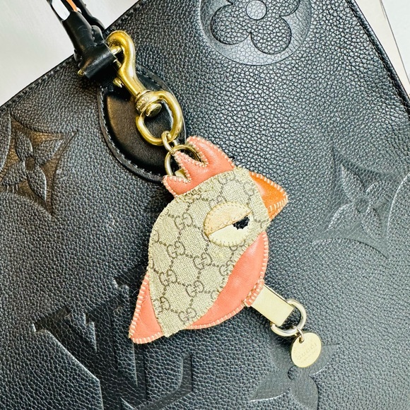 GUCCI Beige GG Coated Canvas 'Gucci Zoo' Papagallo Parrot Key Holder Bag Charm - Picture 8 of 15